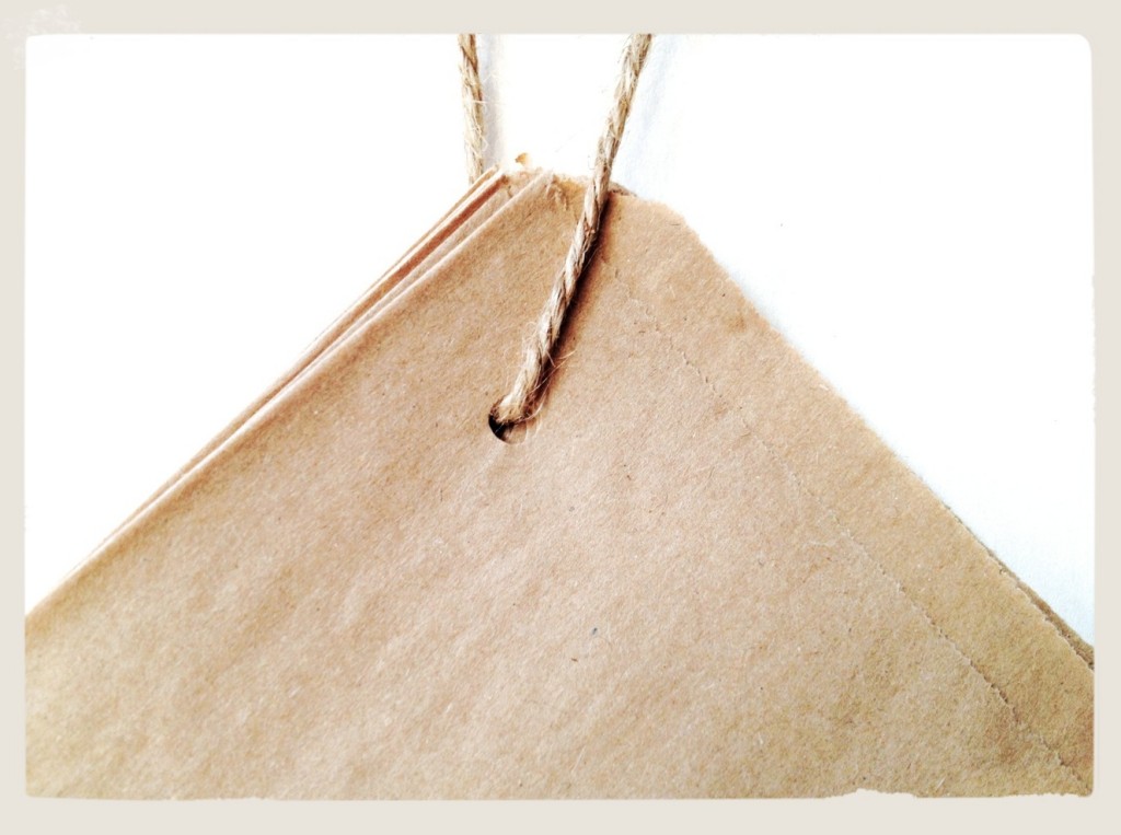 bag and string paper border